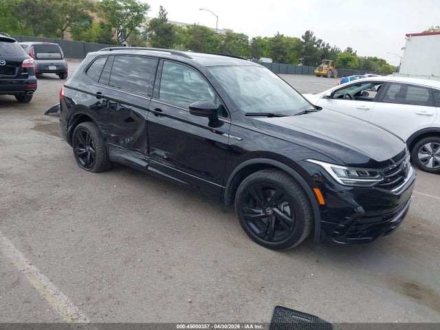 Salvage Volkswagen Tiguan Image