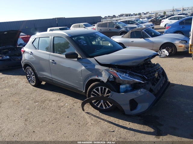 Salvage Nissan Kicks Image