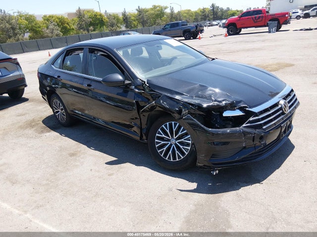 Salvage Volkswagen Jetta Image