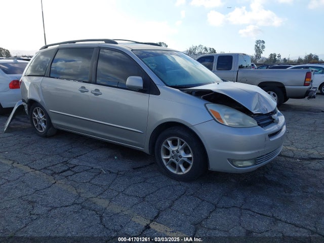 Salvage Toyota Sienna Image
