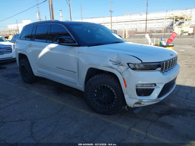 Salvage Jeep Grand Cherokee Image
