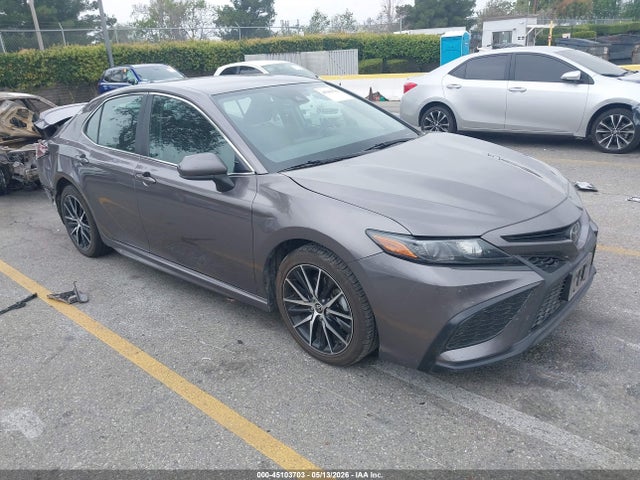 Salvage Toyota Camry Image
