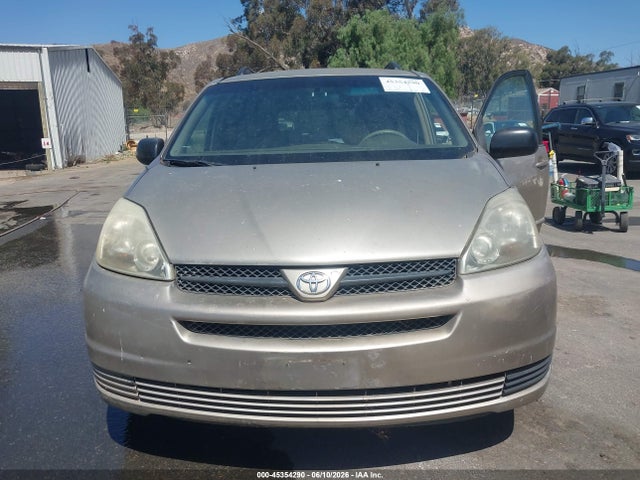 Toyota Sienna Le