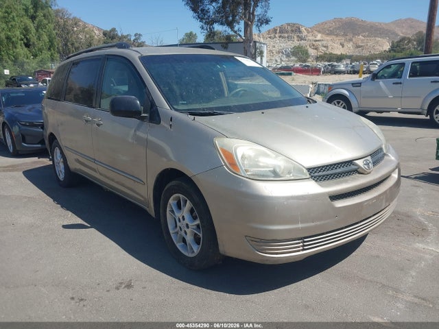 Salvage Toyota Sienna Image