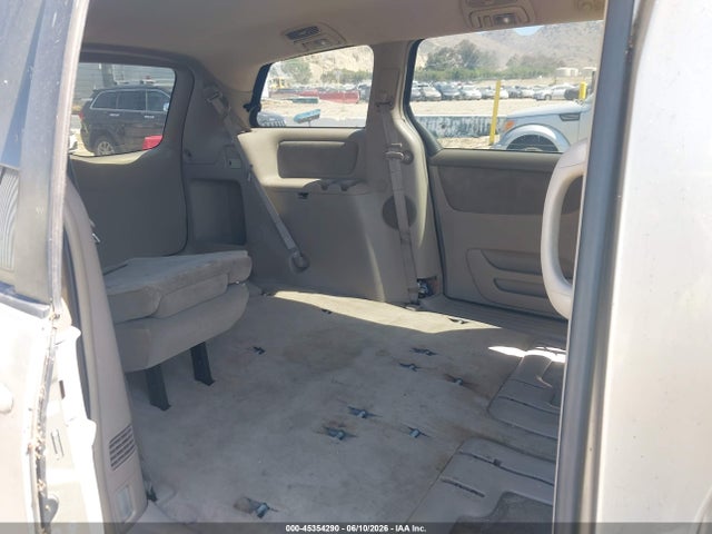 Toyota Sienna Le