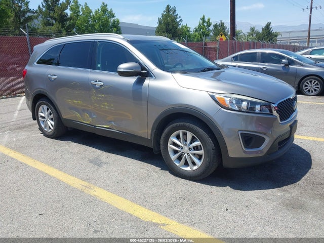 Salvage Kia Sorento Image