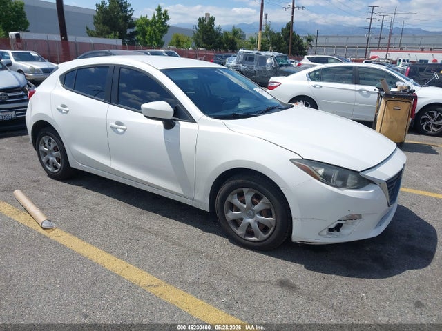 Salvage Mazda Mazda3 Image