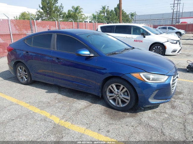 Salvage Hyundai ELANTRA Image