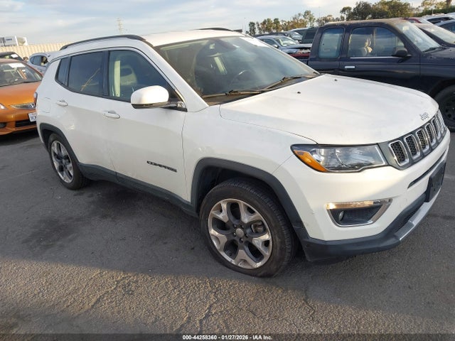 Salvage Jeep Compass Image