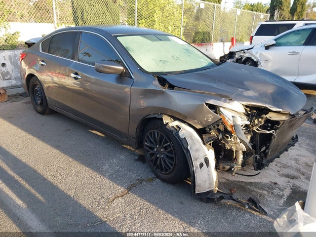 Salvage Nissan Altima Image