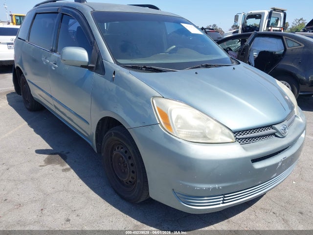 Salvage Toyota Sienna Image