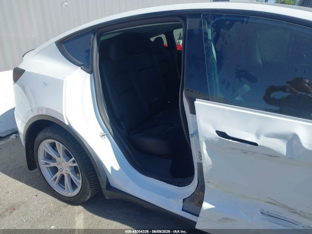 Tesla Model Y Long Range Dual Motor All-wheel Drive