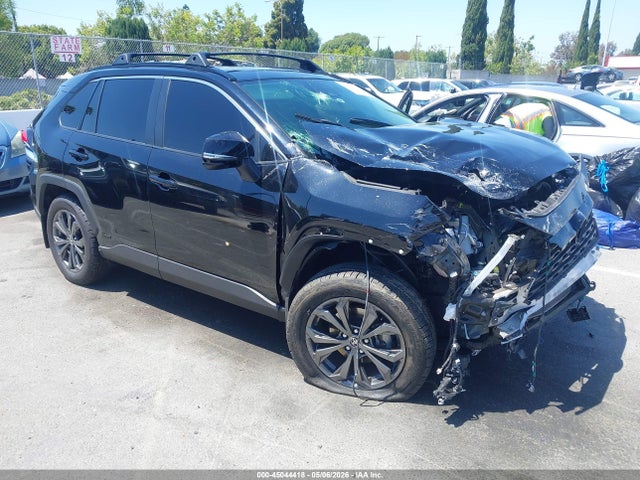 Salvage Toyota RAV4 Image