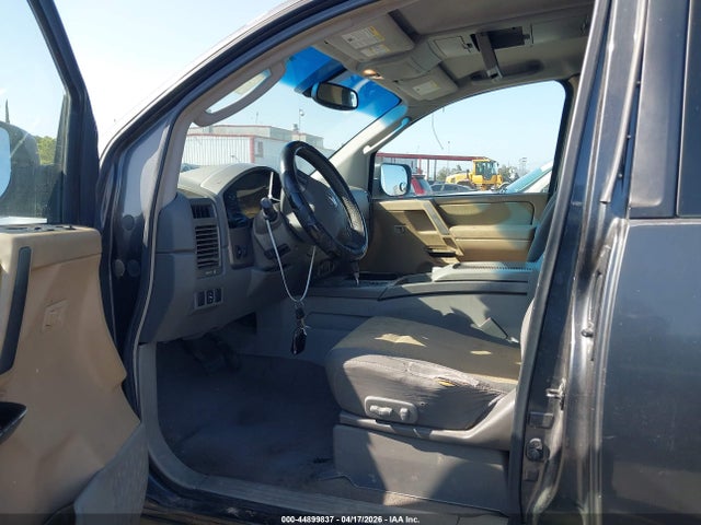 Nissan Titan Se