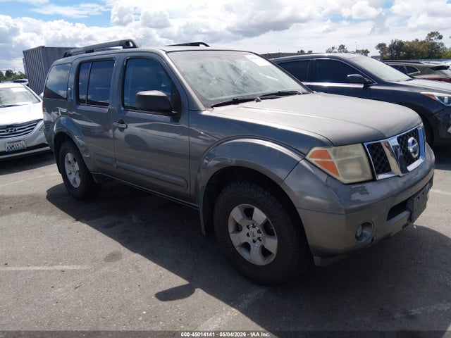 Salvage Nissan Pathfinder Image