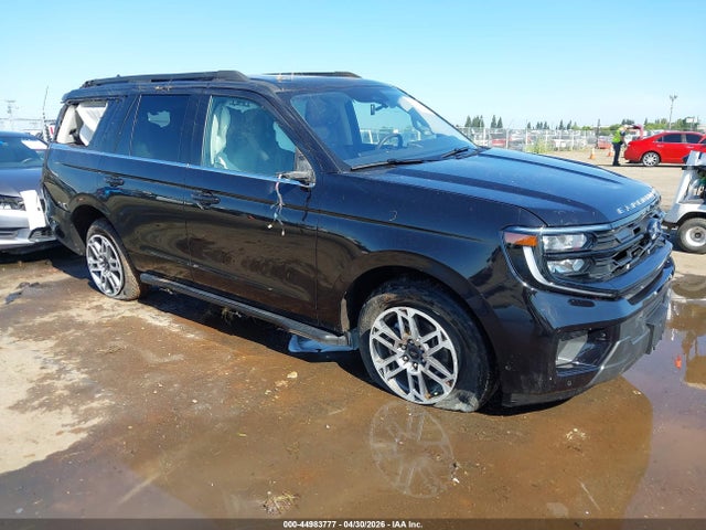 Salvage Ford Expedition Image