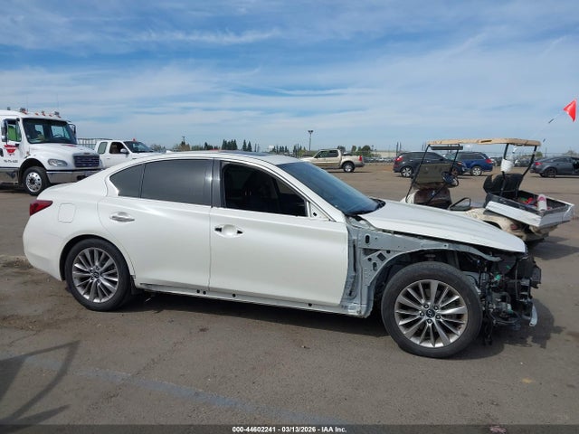 INFINITI Q50 Luxe