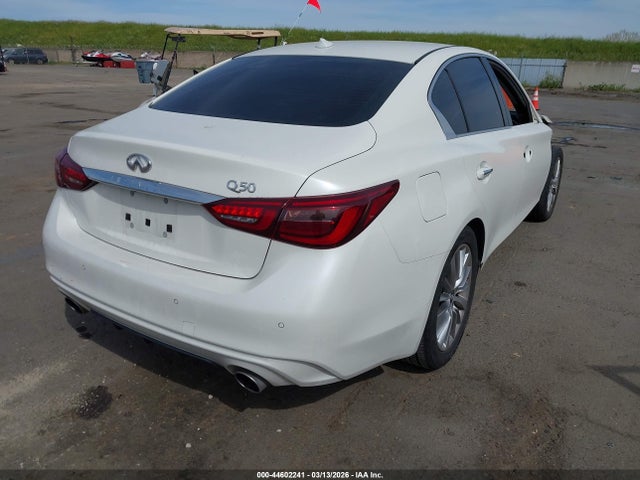 INFINITI Q50 Luxe