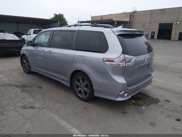 Toyota Sienna Se 8 Passenger