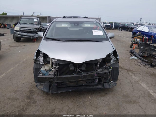 Toyota Sienna Se 8 Passenger
