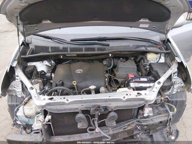 Toyota Sienna Se 8 Passenger
