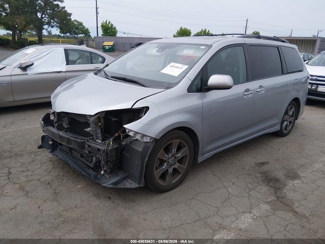 Toyota Sienna Se 8 Passenger