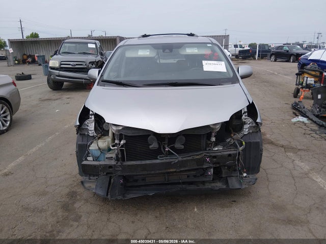 Toyota Sienna Se 8 Passenger