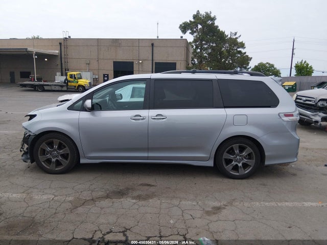 Toyota Sienna Se 8 Passenger