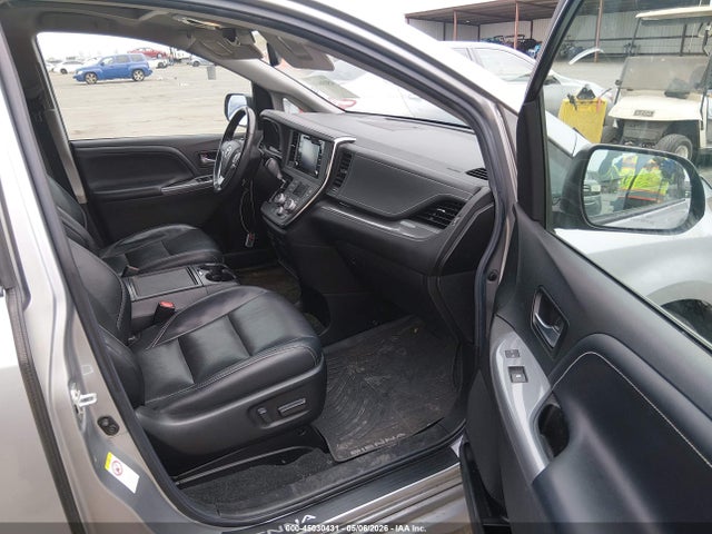 Toyota Sienna Se 8 Passenger