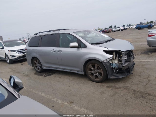 Toyota Sienna Se 8 Passenger