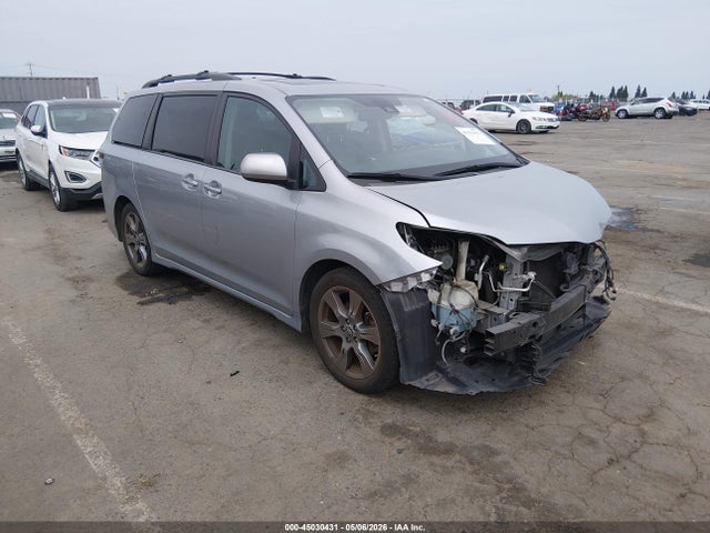 Salvage Toyota Sienna Image