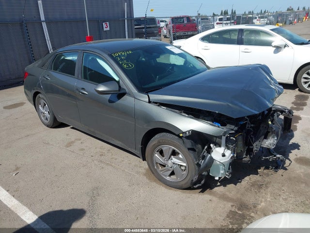 Salvage Hyundai ELANTRA Image