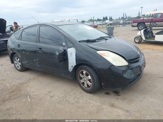 Salvage Toyota Prius Image