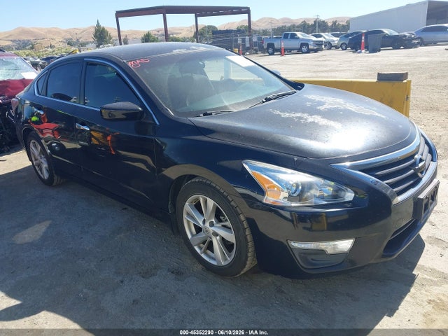 Salvage Nissan Altima Image
