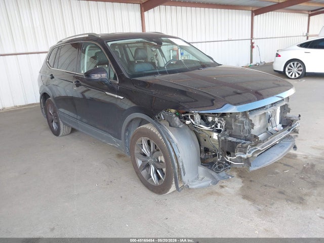 Salvage Volkswagen Tiguan Image
