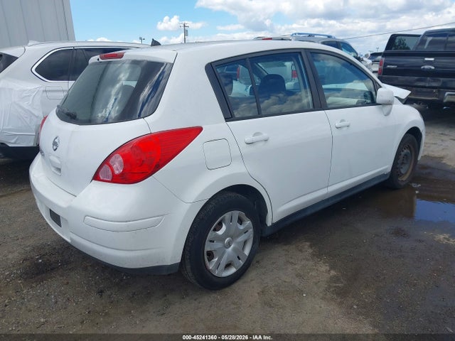 Nissan Versa 1.8s