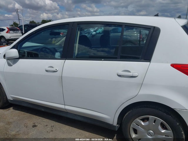 Nissan Versa 1.8s