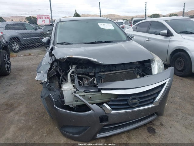 Nissan Versa 1.6 S+