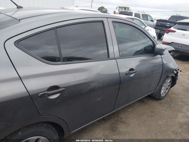 Nissan Versa 1.6 S+