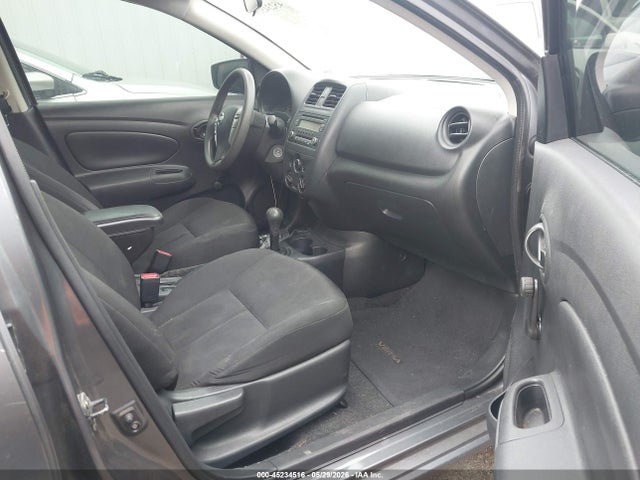 Nissan Versa 1.6 S+