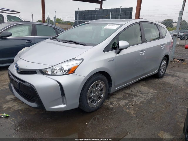 Toyota Prius v Four