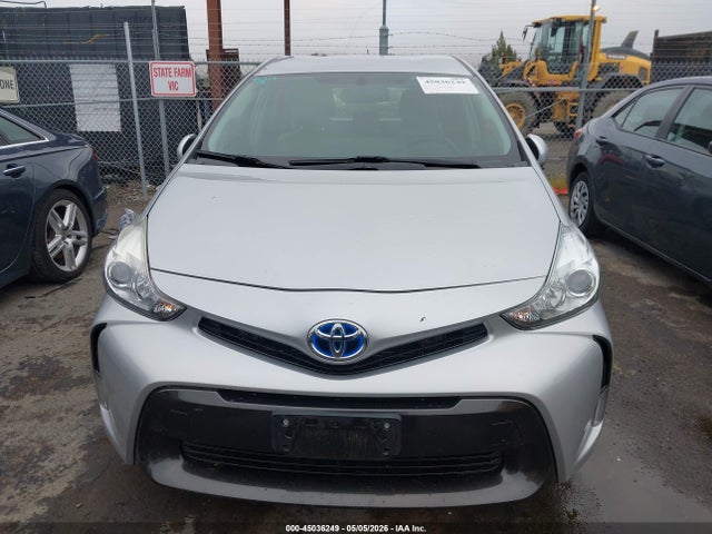 Toyota Prius v Four