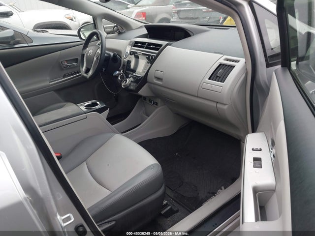 Toyota Prius v Four