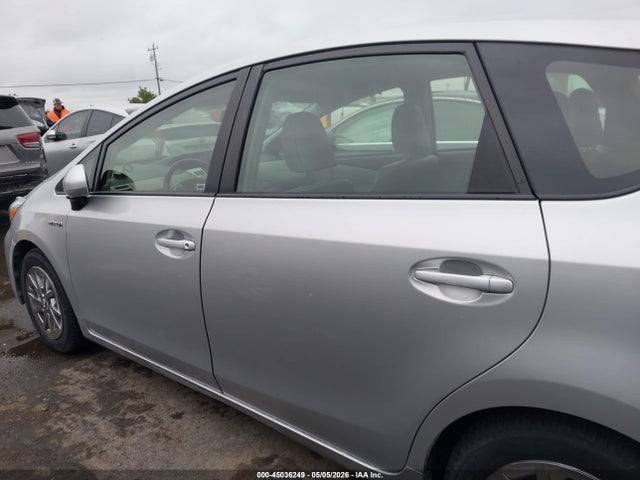 Toyota Prius v Four
