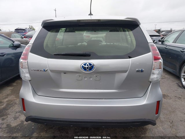Toyota Prius v Four