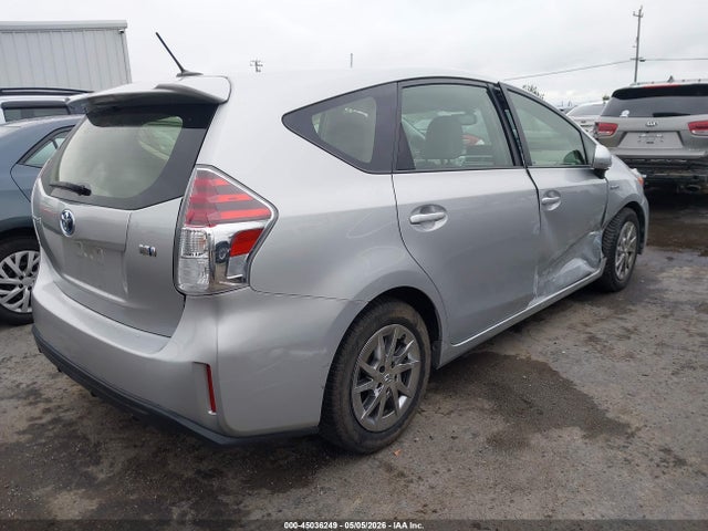 Toyota Prius v Four