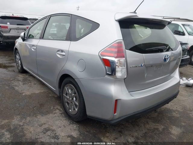 Toyota Prius v Four