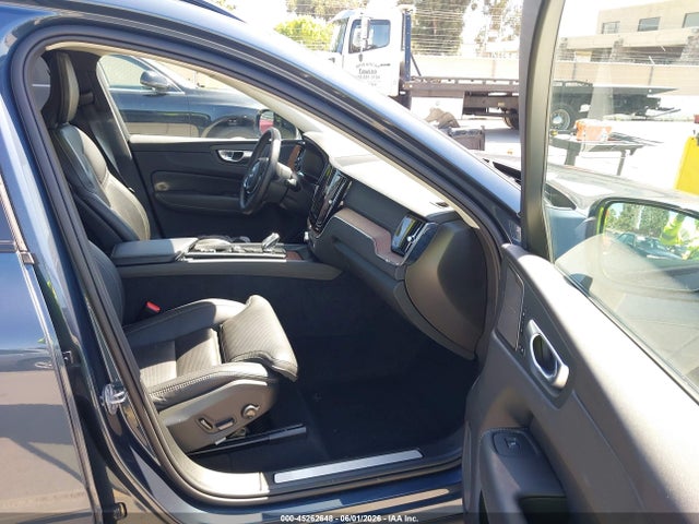 Volvo XC60 B5 Ultimate Dark Theme