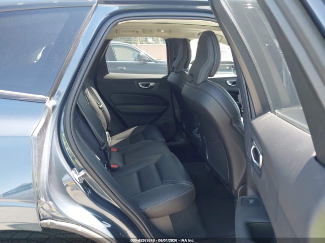 Volvo XC60 B5 Ultimate Dark Theme