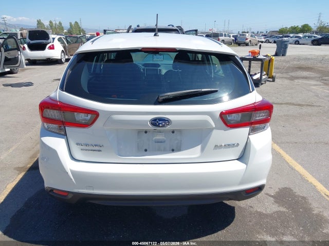 Subaru Impreza Base 5-door